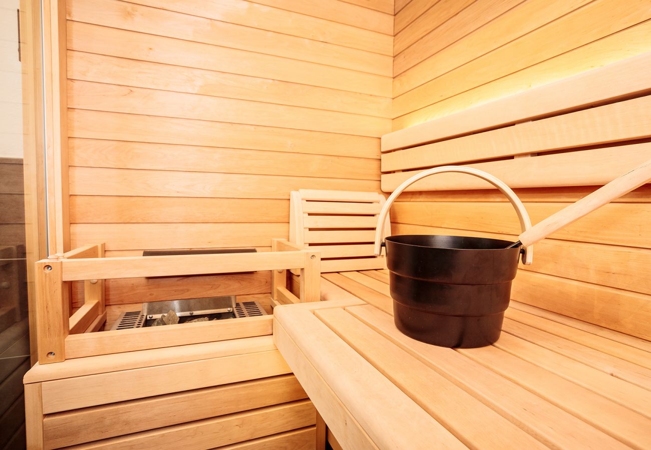 Ferienwohnung in Haus im Ennstal - Superior Ferienwohnung mit Galerie, Sauna & Außenbadewanne