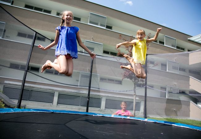 Ferienwohnung in Radstadt - Superior Ferienwohnung mit 2 Schlafzimmern & Sommer Pool