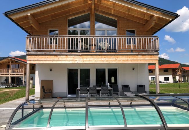 Ferienhaus in Inzell - Chalet mit Sauna & Sommer-Pool für 10 Personen