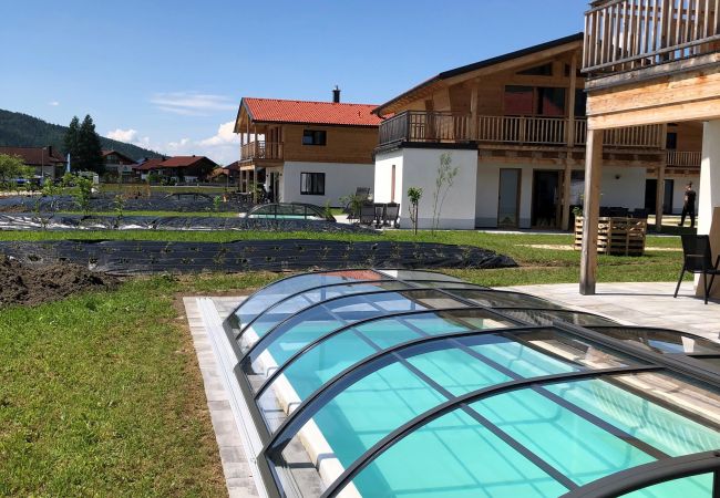Ferienhaus in Inzell - Chalet mit Sauna & Sommer-Pool für 8 Personen